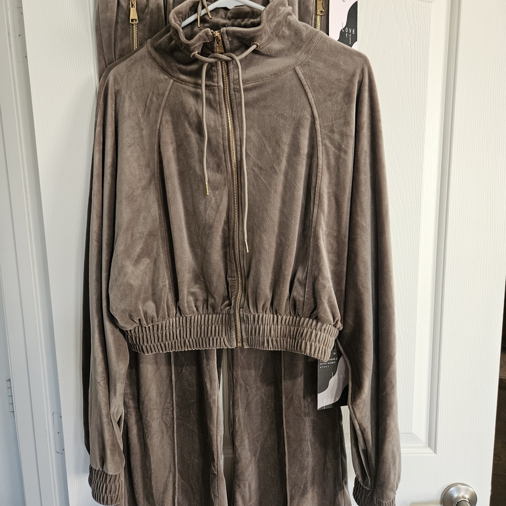 NEW☆Velour Zip-Front Pantsuit Jacket in Taupe/Brown